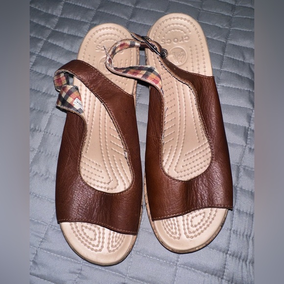 Crocs Brown Leather Wedge Shoes with Cork Sole size 7 - Picture 2 of 6